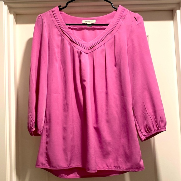 Banana Republic Tops - [Banana Republic] Women’s Pink V-Neck 3/4 Sleeve Blouse Size Small